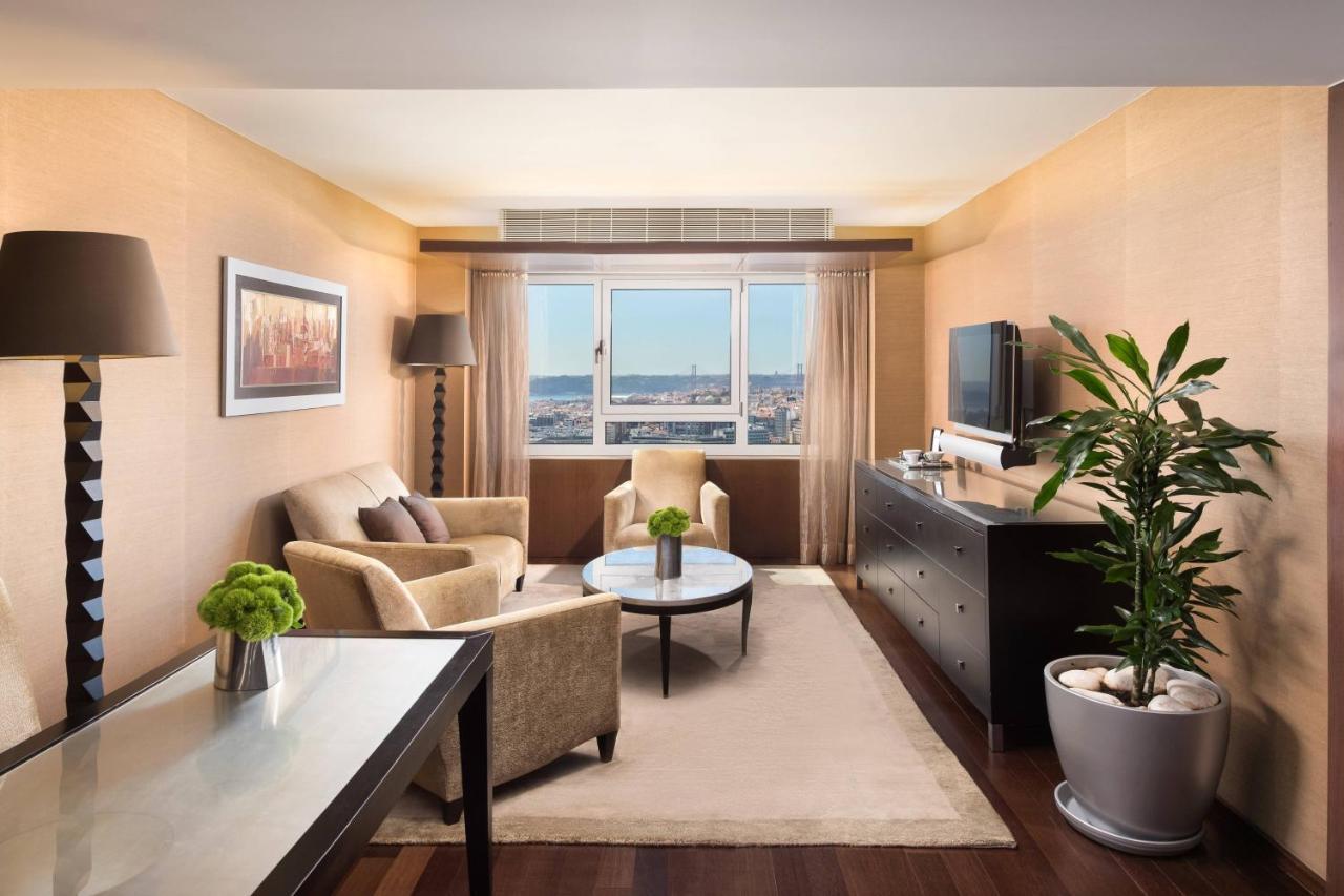 Suite Executive con 1 Letto Queen-Size, Vista Skyline e Accesso al Club Lounge